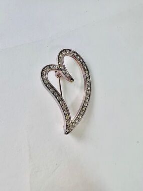Crystal-Embellished Silver Heart‎ Brooch